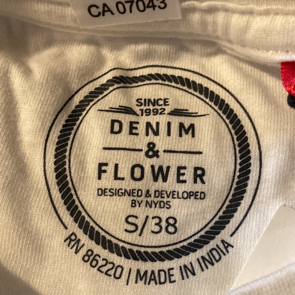 Boys shirt.  Mens size Small. - Picture 2 of 4